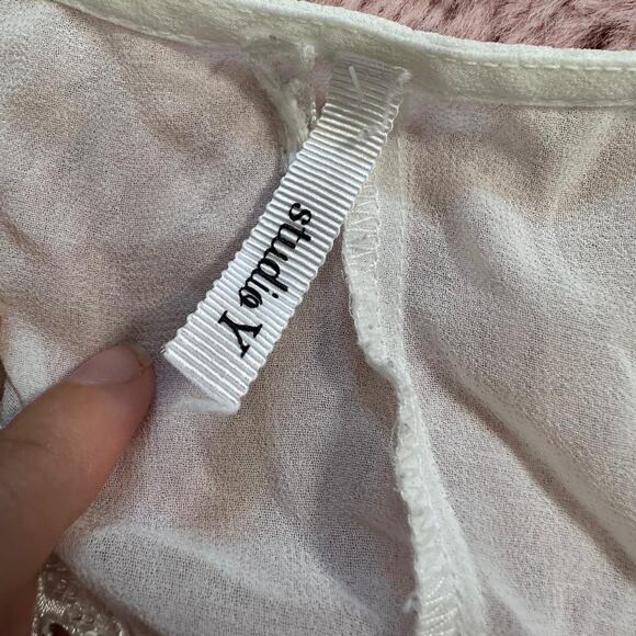 White sheer studio y flowy blouse with beaded neckline - Picture 6 of 6